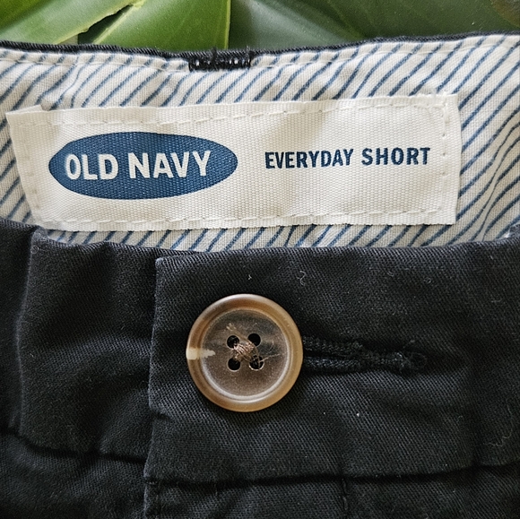 Old Navy Everyday Chino Shorts - Picture 2 of 4